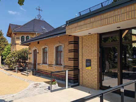Außenansicht eines gelben Backsteingebäudes der Gedenkstätte Großschweidnitz