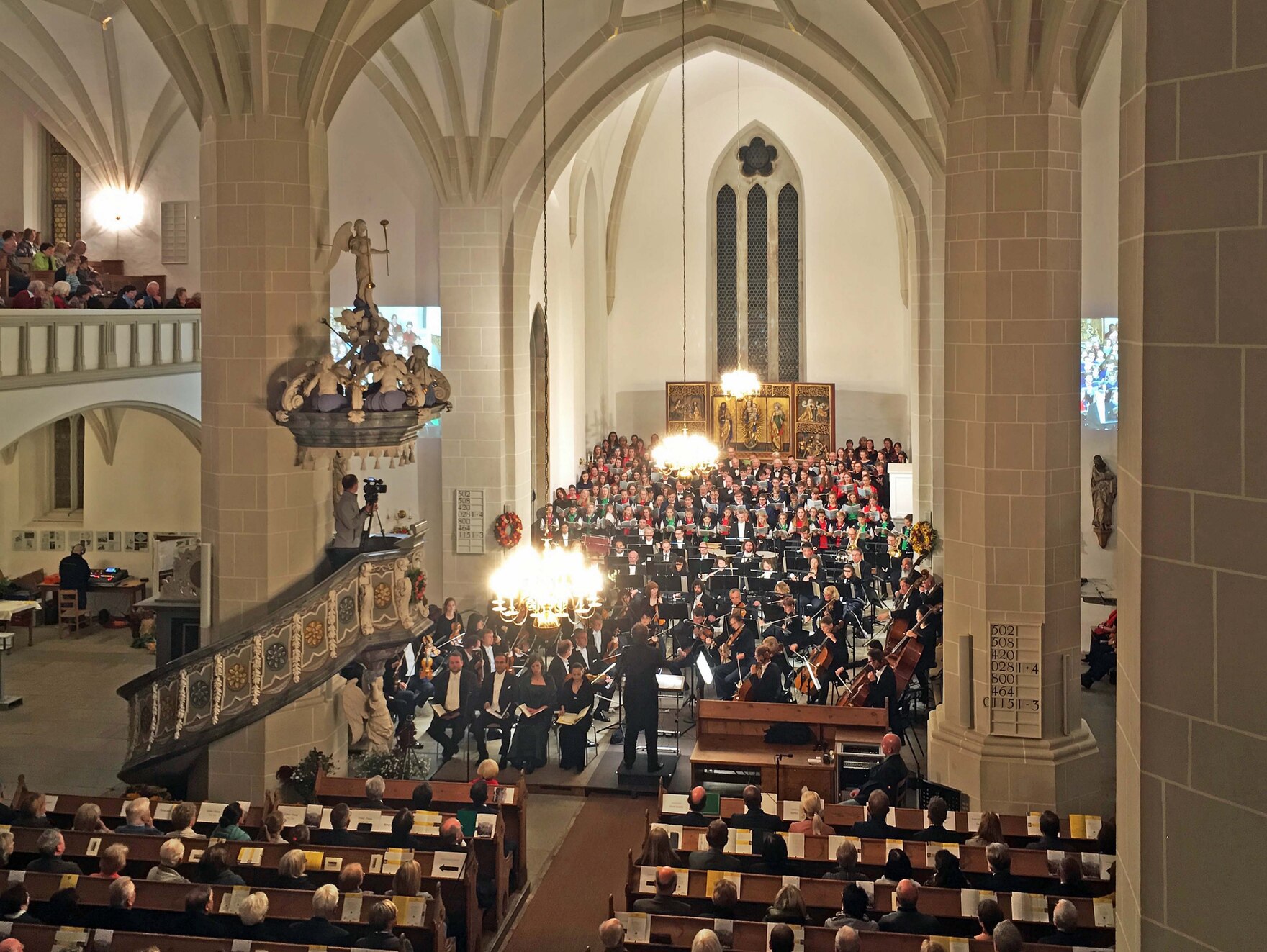 Gezeigt wird das Festkonzert in der Plauener St. Johannis Kirche