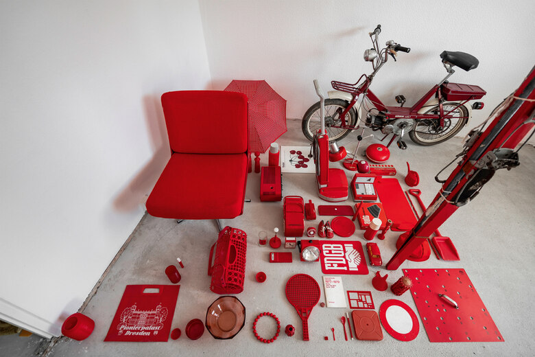 Gezeigt wird das Ausstellungsstück »Wohnmaschine« des Künstlers Martin Maleschka