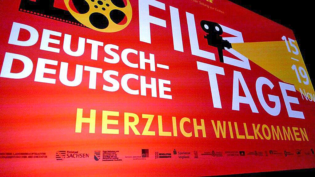 Gezeigt wird der Kinobanner der 10. Deutsch-Deutschen Filmtage