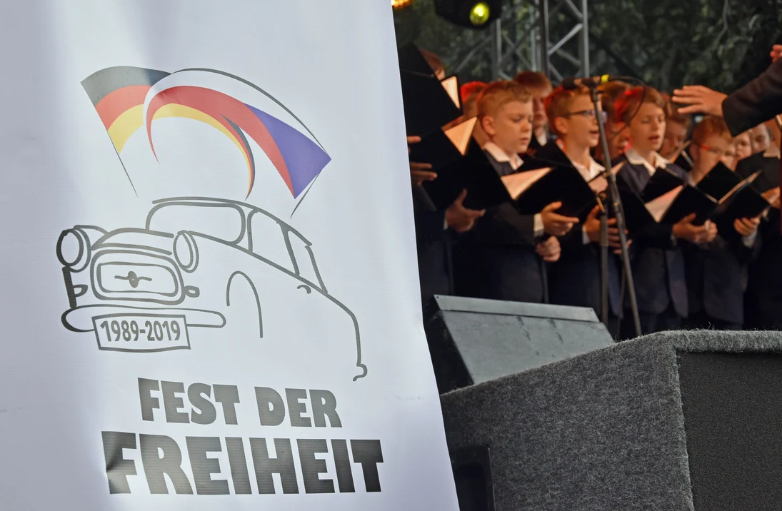 Ein Palakat mit einem abgebildeten Trabant.